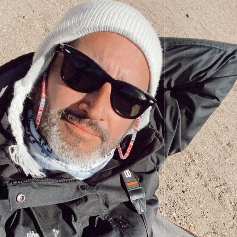 Eduardo Fuentes encontró una férrea oposición en su madre, cuando contó que quería ser cura.