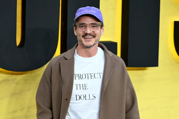 Pedro Pascal critica a J.K. Rowling por su apoyo a fallo que excluye a mujeres trans en Reino Unido Pedro Pascal Protect the dolls