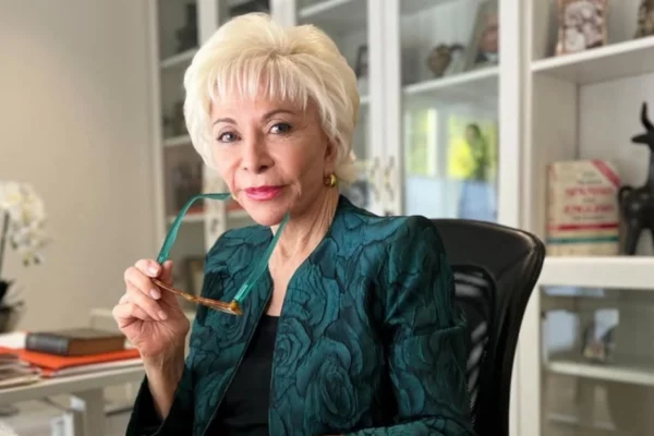 Cansada de Trump, Isabel Allende no descarta dejar EE.UU. : «No quiero vivir en dictadura» Isabel Allende