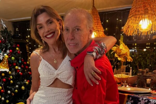 Roy Sothers, marido de Carolina Arregui, muere de cáncer a los 65 años Carolina Arregui y Roy Sothers durante la última Navidad