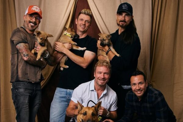 Ahora son los “Backstreet dogs”: Banda sorprende promoviendo campaña de adopción Backstreet Boys