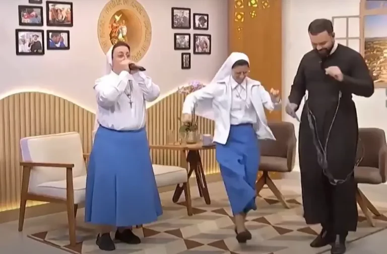 Las hermanas desplegadas en su curiosa "pista de baile"