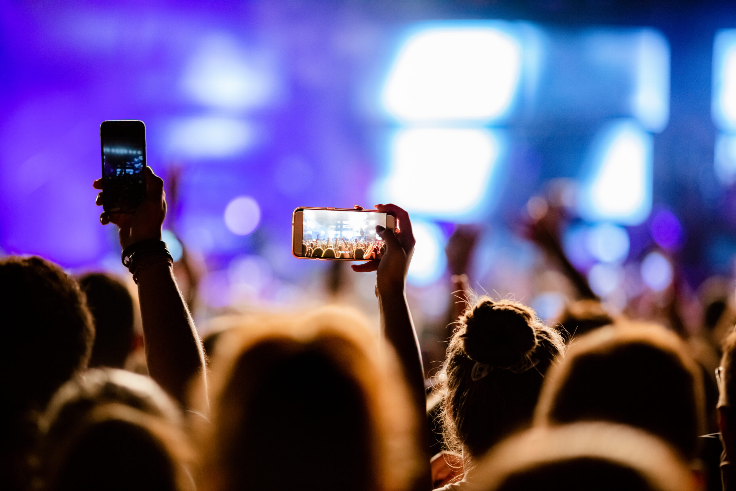 Celulares en conciertos - Terciopelo.