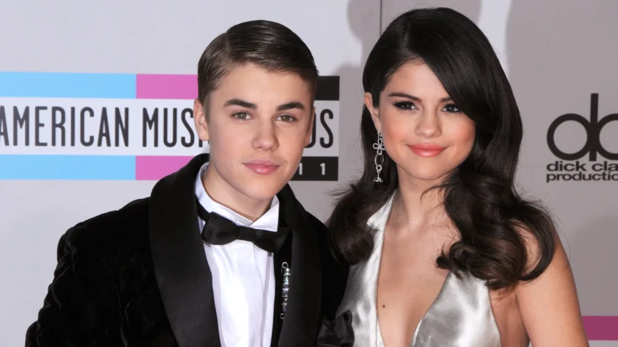 Más años, más estilo: 15 parejas donde ellas llevan la delantera 8 Selena Gomez y Justin Bieber