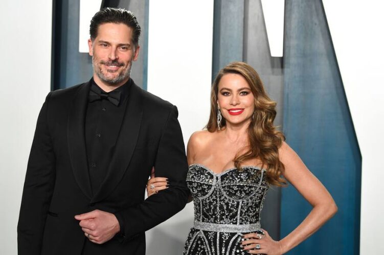 Más años, más estilo: 15 parejas donde ellas llevan la delantera 9 Sofia Vergara y Joe Manganiello